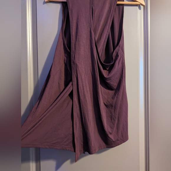 ⭐*New w/o Tags!* Athleta Essence Tie Back Tank in Burgundy - Picture 7 of 8
